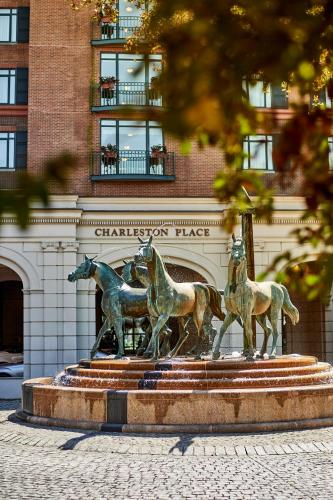 Fotografie z fotogalerie ubytování The Charleston Place v destinaci Charleston