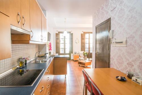 Kuchyň nebo kuchyňský kout v ubytování tuGuest Plaza Nueva Apartment