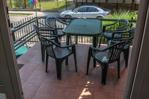 Balkón alebo terasa v ubytovaní Lake Balaton Apartmanház