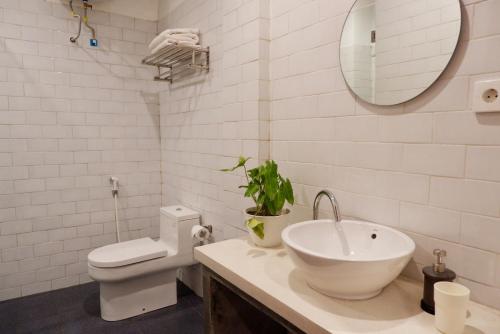 Un baño de The Sloth Bali
