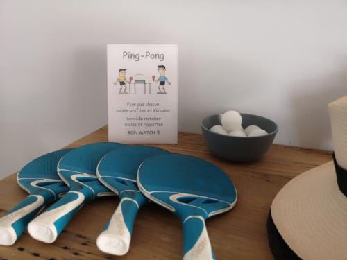 a pair of blue spatulas sitting on top of a table at Hôtel Le Vert Bois in Dolus d'Oléron
