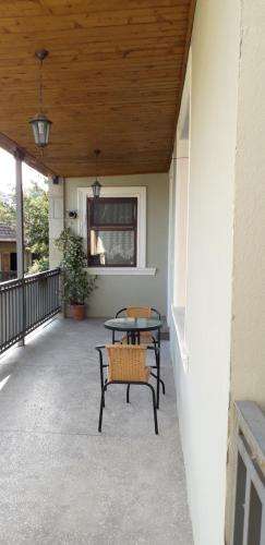 En balkong eller terrasse på KAPANA