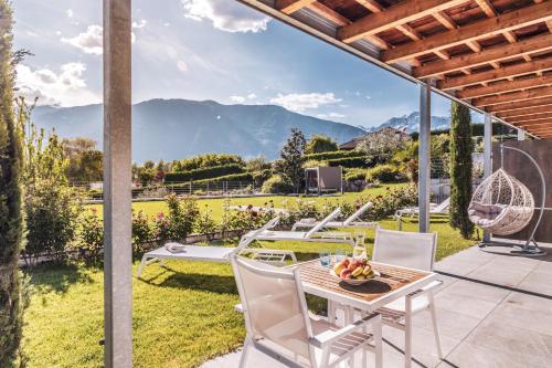 a patio with a table and chairs and mountains at Hidalgo Suites in Postal