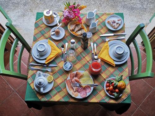 a table with plates of food and fruit on it at Agriturismo Al Podere Di Rosa in Sant' Alessio