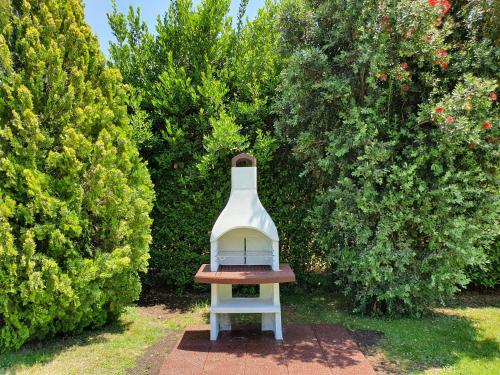 a statue of a vase sitting in a garden at Villa Antonella in Carlentini