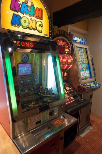a video game machine in a room with a game at The Kings Cross Hotel in Blackpool