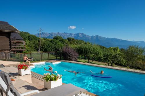 Fotografie z fotogalerie ubytování Chalets du Vieux Frêne v destinaci Saint-Hilaire