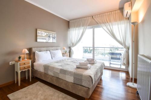 Penthouse 3BD apt w/ sea-view in Athenian Riviera