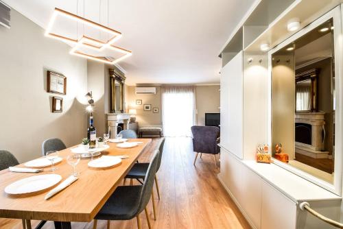 Penthouse 3BD apt w/ sea-view in Athenian Riviera