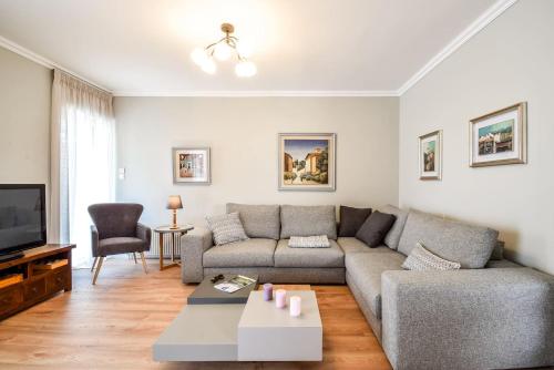 Penthouse 3BD apt w/ sea-view in Athenian Riviera