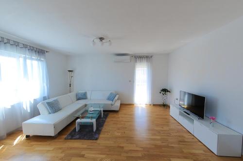 Apartment Neva