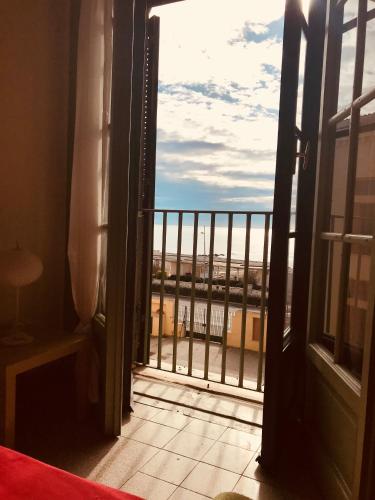 Balkón nebo terasa v ubytování Litus Roma Hostel