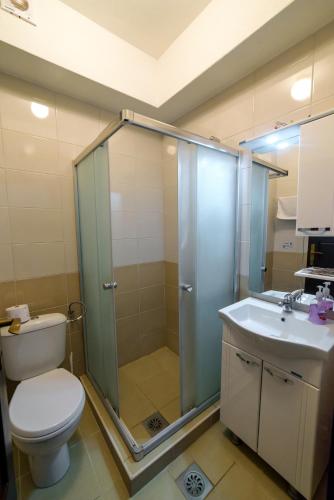 Ein Badezimmer in der Unterkunft Hotel Manastir Sv. Joakim Osogovski