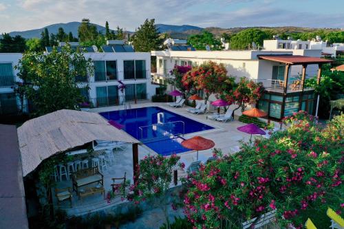 Výhled na bazén z ubytování Yilmaz Hotel nebo okolí