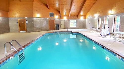 Bazén v ubytování Country Inn & Suites by Radisson, Jonesborough-Johnson City West, TN nebo v jeho okolí