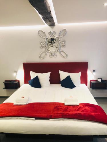 Ένα ή περισσότερα κρεβάτια σε δωμάτιο στο Hotel am Schloss
