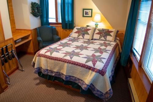Ένα ή περισσότερα κρεβάτια σε δωμάτιο στο Crandell Mountain Lodge