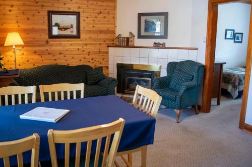 Χώρος καθιστικού στο Crandell Mountain Lodge