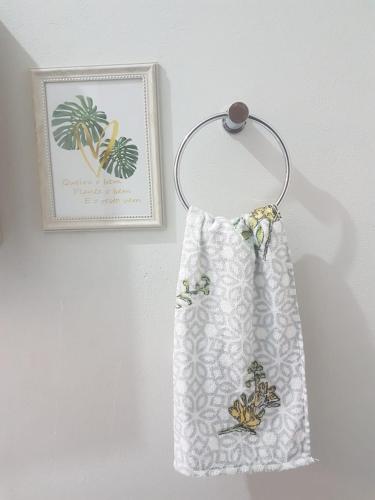 a towel hanging on a wall next to a picture at Loft Holambra in Holambra