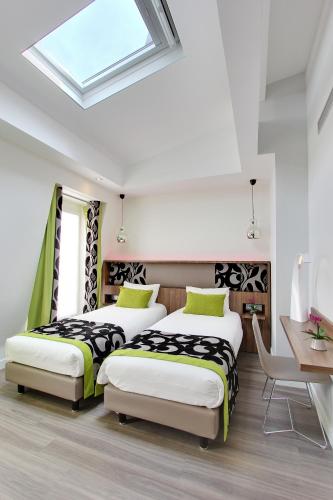 Ένα ή περισσότερα κρεβάτια σε δωμάτιο στο Hotel Alhambra