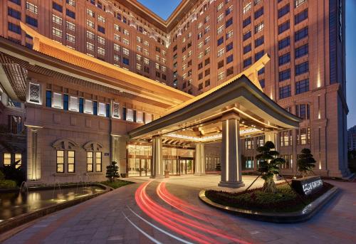 a lobby of a building with light trails at Howard Johnson by Wyndham Jimei Lake Plaza Xiamen in Xiamen
