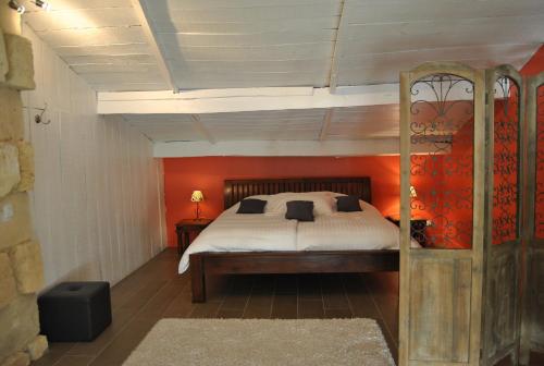 מיטה או מיטות בחדר ב-La Grange de La Dupuise