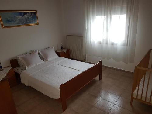 Postel nebo postele na pokoji v ubytování Nikolaos House