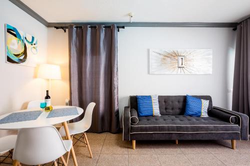 Las Americas LAS FLORITAS