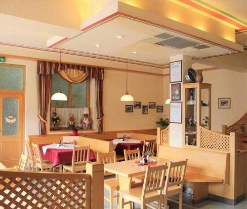 a restaurant with tables and chairs in a room at Gasthof Pichler in Grimmenstein