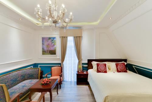 Dalat Boutique Hotel tesisinde bir odada yatak veya yataklar