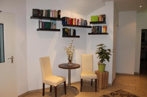 Perpustakaan di hotel