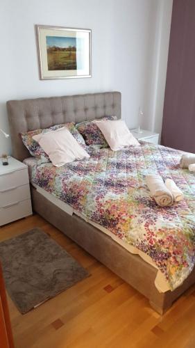 a bedroom with a bed with shoes on it at D&M APARTMAN 2 in Selce