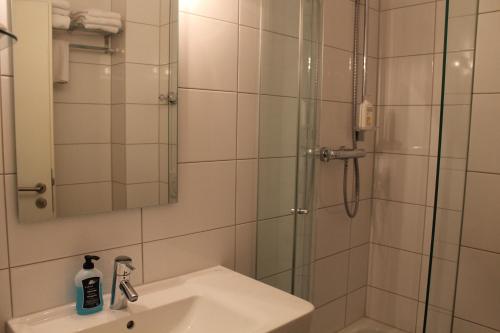 Bilik mandi di Hotel am Viktualienmarkt