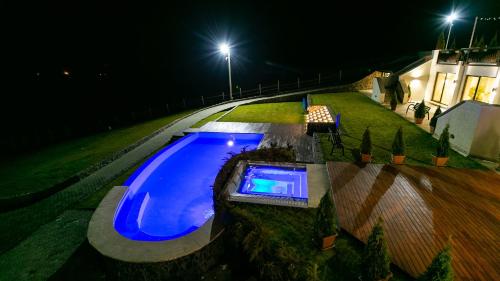 Castelnor — Pool view