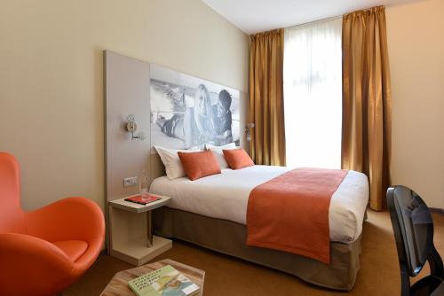 Postel nebo postele na pokoji v ubytování Hôtel Arles Plaza