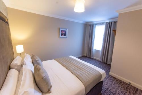 The George Hotel Colchesterにあるベッド