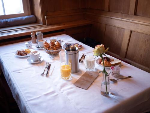 a table with a white table cloth with food on it at Historisches Alpinhotel Grimsel Hospiz in Grimsel Hospiz