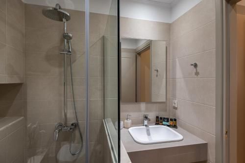 Ένα μπάνιο στο Viaggio Elegant Rooms