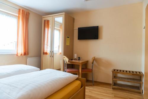 TV o dispositivi per l'intrattenimento presso Pension Haas-Hotel am Turm