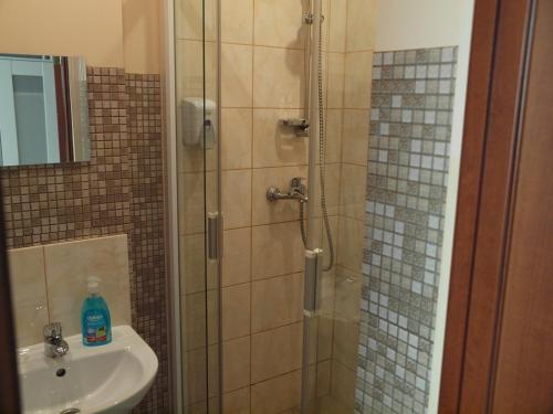 Un baño de City Westa Hotel