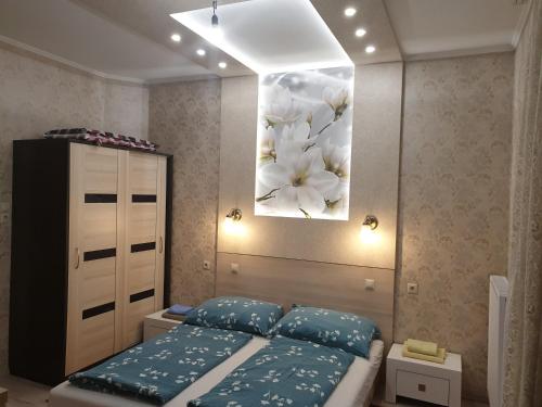 Tempat tidur dalam kamar di Gyula Villa