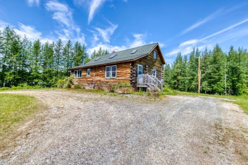 a log cabin in the middle of a dirt road at Twin View Log Home in Carroll