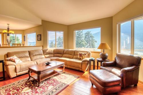 a living room with a couch and chairs at The Hawks Nest in Manson