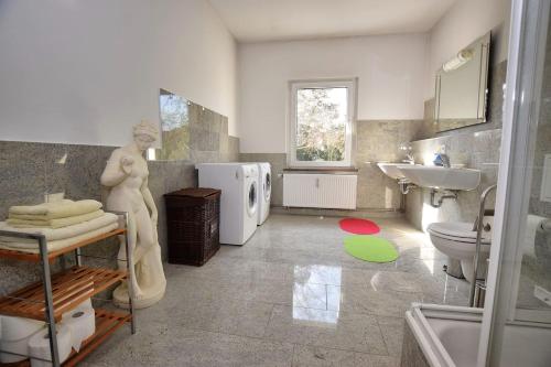 a bathroom with a sink and a toilet and a sink at Kunterbunt in Naumburg