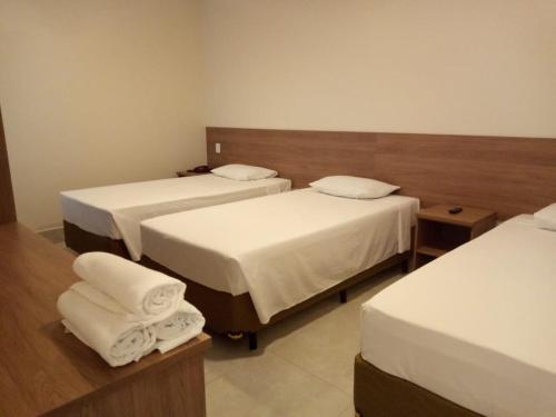 Giường trong phòng chung tại Hotel HOSPEDA Marília