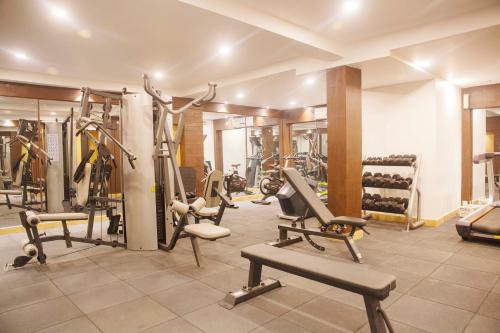The fitness centre and/or fitness facilities at Temple Tree Resort & Spa