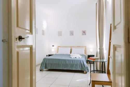 Postel nebo postele na pokoji v ubytování Pangea e Panthálassa B&B