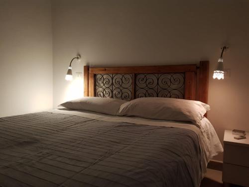 a bedroom with a large bed with a wooden headboard at LA FINESTRA SUL MARE in Ortona