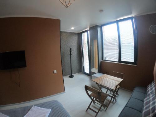 TV a/nebo společenská místnost v ubytování Batumi Hotel R&M