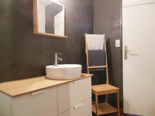 a bathroom with a sink and a mirror and a ladder at Urban Sunny & Cosy in Concarneau